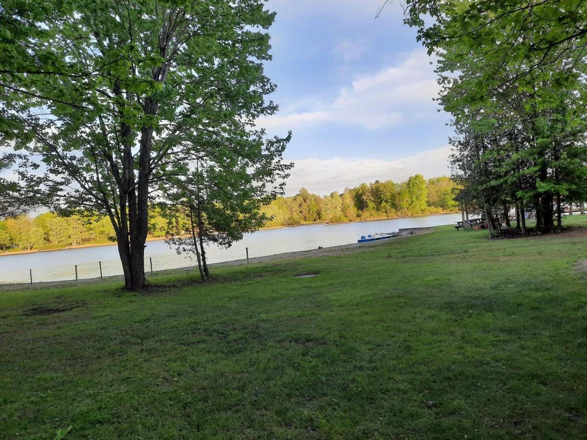 Lakefront Hideaway Resort 카와르타 레이크 외부 사진